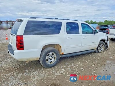 Trzecie zdjęcie samochodu z tyłu: 2013 CHEVROLET SUBURBAN K1500 LT VIN:1GNSKJE7XDR243743 - miniatura