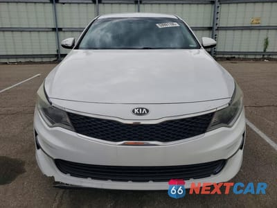 Piąte zdjęcie samochodu w środku: 2017 KIA OPTIMA LX VIN:5XXGT4L31HG121956 - miniatura