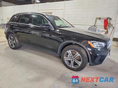 Czwarte zdjęcie samochodu z boku: 2021 MERCEDES-BENZ GLC 300 4MATIC VIN:W1N0G8EB1MF882182 - miniatura