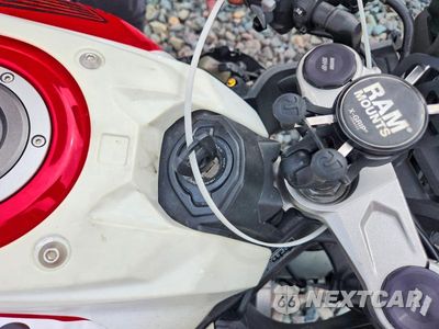Zdjęcie 8 z 9 samochodu: 2023 HONDA CBR650 RA VIN:MLHRH0153P5400168 - miniatura