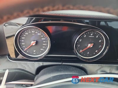 Zdjęcie 9 z 12 samochodu: 2018 MERCEDES-BENZ E 300 VIN:WDDZF4JB0JA374140 - miniatura