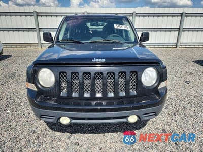 Piąte zdjęcie samochodu w środku: 2015 JEEP PATRIOT SPORT VIN:1C4NJPBBXFD274673 - miniatura