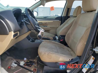 Zdjęcie 7 z 13 samochodu: 2016 MITSUBISHI OUTLANDER SE VIN:JA4AD3A35GZ004354 - miniatura
