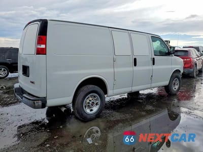 Trzecie zdjęcie samochodu z tyłu: 2021 GMC SAVANA 2500 CARGO DELIVERY VAN VIN:1GTW7AF73M1260988 - miniatura
