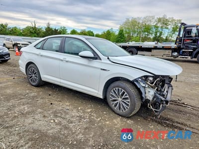 Czwarte zdjęcie samochodu z boku: 2019 VOLKSWAGEN JETTA SEL VIN:3VWE57BU8KM108444 - miniatura