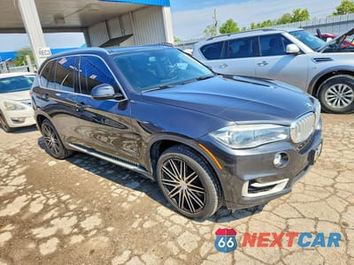 Czwarte zdjęcie samochodu z boku: 2015 BMW X5 XDRIVE50I VIN:5UXKR6C51F0J77611 - miniatura
