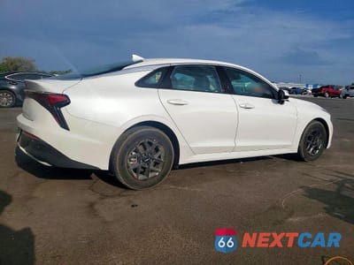 Trzecie zdjęcie samochodu z tyłu: 2026 KIA K5 LXS VIN:KNAG24J71T5427252 - miniatura