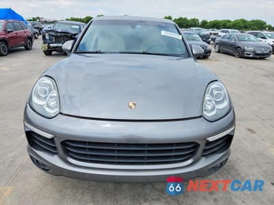 Piąte zdjęcie samochodu w środku: 2015 PORSCHE CAYENNE S HYBRID VIN:WP1AE2A2XFLA53845 - miniatura