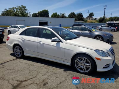 Czwarte zdjęcie samochodu z boku: 2013 MERCEDES-BENZ E 550 4MATIC VIN:WDDHF9BBXDA728676 - miniatura