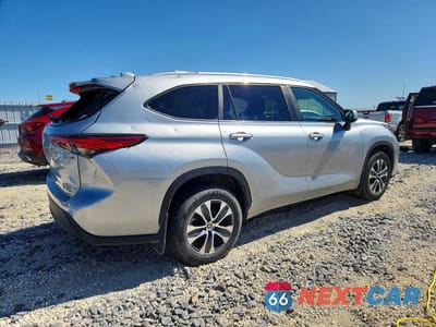 Trzecie zdjęcie samochodu z tyłu: 2023 TOYOTA HIGHLANDER HYBRID XLE VIN:5TDKBRCH0PS575599 - miniatura