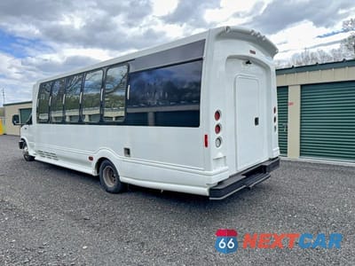 Trzecie zdjęcie samochodu z tyłu: 2003 FORD ECONOLINE E450 SUPER DUTY CUTAWAY VAN VIN:1FDXE45F53HA63424 - miniatura