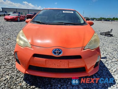 Piąte zdjęcie samochodu w środku: 2013 TOYOTA PRIUS C ONE VIN:JTDKDTB31D1050282 - miniatura