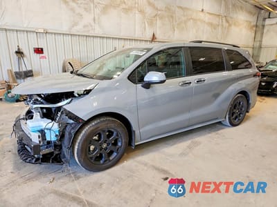 2026 TOYOTA SIENNA WOODLAND EDITION 5TDCSKFC6TS247576 - główne zdjęcie licytacji z USA - miniatura