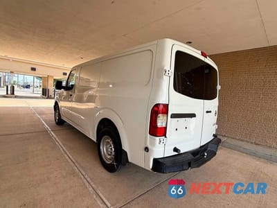 Trzecie zdjęcie samochodu z tyłu: 2018 NISSAN NV 1500 S VIN:1N6BF0KMXJN800765 - miniatura