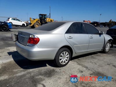 Trzecie zdjęcie samochodu z tyłu: 2005 TOYOTA CAMRY LE VIN:4T1BE32K55U595692 - miniatura