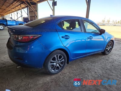 Trzecie zdjęcie samochodu z tyłu: 2019 TOYOTA YARIS LE VIN:3MYDLBYV7KY521716 - miniatura