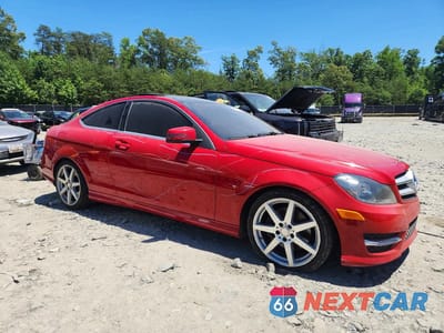 Czwarte zdjęcie samochodu z boku: 2013 MERCEDES-BENZ C 350 4MATIC VIN:WDDGJ8JB0DG039460 - miniatura