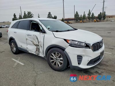 Czwarte zdjęcie samochodu z boku: 2020 KIA SORENTO S VIN:5XYPG4A52LG620150 - miniatura