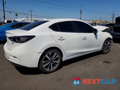 Trzecie zdjęcie samochodu z tyłu: 2016 MAZDA 3 GRAND TOURING VIN:JM1BM1X70G1281260 - miniatura