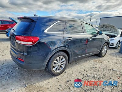 Trzecie zdjęcie samochodu z tyłu: 2016 KIA SORENTO LX V6 VIN:5XYPGDA56GG005672 - miniatura