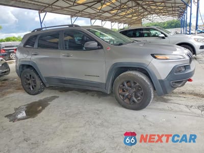 Czwarte zdjęcie samochodu z boku: 2017 JEEP CHEROKEE TRAILHAWK VIN:1C4PJMBS8HW538651 - miniatura