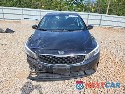 Piąte zdjęcie samochodu w środku: 2017 KIA FORTE LX VIN:3KPFL4A77HE045363 - miniatura