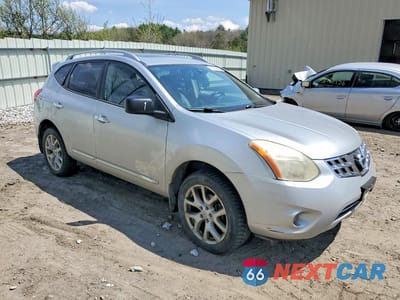 Czwarte zdjęcie samochodu z boku: 2013 NISSAN ROGUE S VIN:JN8AS5MVXDW109784 - miniatura