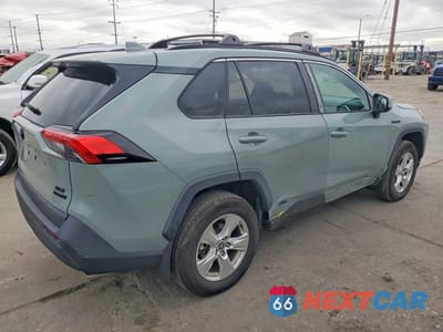 Trzecie zdjęcie samochodu z tyłu: 2021 TOYOTA RAV4 XLE VIN:4T3RWRFV0MU015449 - miniatura