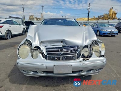 Piąte zdjęcie samochodu w środku: 2001 MERCEDES-BENZ E 320 VIN:WDBJF65J21B200910 - miniatura