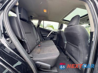 Zdjęcie 6 z 10 samochodu: 2017 TOYOTA RAV4 XLE VIN:2T3RFREV0HW654552 - miniatura