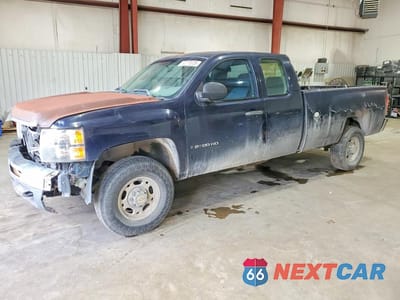 2008 CHEVROLET SILVERADO C2500 HEAVY DUTY 1GCHC29K38E152136 - główne zdjęcie licytacji z USA - miniatura