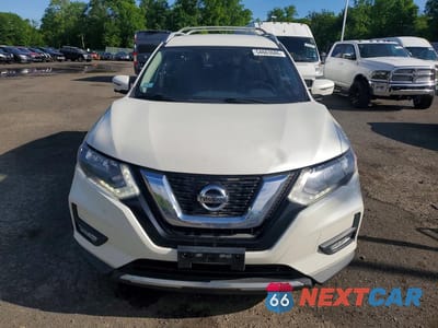 Piąte zdjęcie samochodu w środku: 2017 NISSAN ROGUE SV VIN:KNMAT2MV7HP502598 - miniatura
