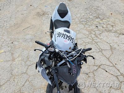 Piąte zdjęcie samochodu w środku: 2020 KAWASAKI NINJA 1000 VIN:JKAEXKG19LDA81019 - miniatura