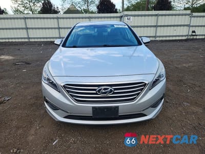 Piąte zdjęcie samochodu w środku: 2015 HYUNDAI SONATA SE VIN:5NPE24AF7FH149060 - miniatura