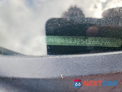 Zdjęcie 12 z 12 samochodu: 2005 MAZDA 3 S VIN:JM1BK123251266296 - miniatura