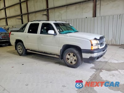Czwarte zdjęcie samochodu z boku: 2005 CHEVROLET AVALANCHE K1500 VIN:3GNEK12Z45G100100 - miniatura