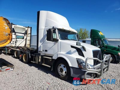 2018 VOLVO VNL SEMI TRUCK 4V4N39TG7JN892475 - główne zdjęcie licytacji z USA - miniatura