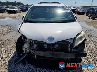 Piąte zdjęcie samochodu w środku: 2014 TOYOTA SIENNA XLE 8-PASSENGER VIN:5TDYK3DC6ES437458 - miniatura