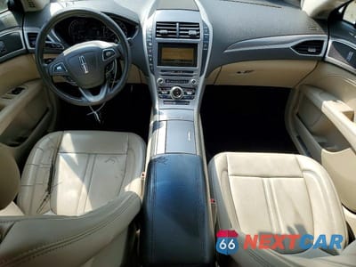 Zdjęcie 8 z 12 samochodu: 2018 LINCOLN MKZ PREMIERE VIN:3LN6L5A93JR625646 - miniatura