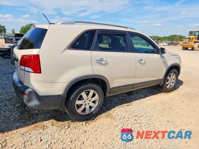 Trzecie zdjęcie samochodu z tyłu: 2011 KIA SORENTO LX VIN:5XYKT4A11BG035898 - miniatura