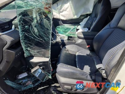 Zdjęcie 7 z 13 samochodu: 2019 TOYOTA RAV4 XSE VIN:JTMEWRFV8KJ008842 - miniatura