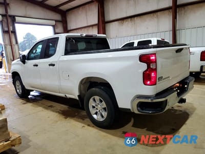 Drugie zdjęcie samochodu z przodu: 2021 CHEVROLET SILVERADO C1500 VIN:1GCRWAEH2MZ371365 - miniatura