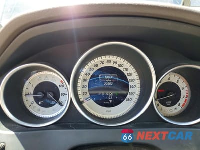 Zdjęcie 9 z 12 samochodu: 2013 MERCEDES-BENZ C 250 VIN:WDDGF4HB1DR272462 - miniatura