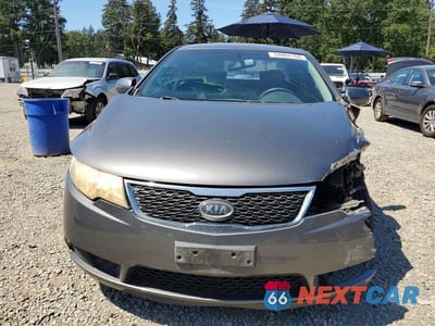 Piąte zdjęcie samochodu w środku: 2013 KIA FORTE EX VIN:KNAFU4A23D5730867 - miniatura