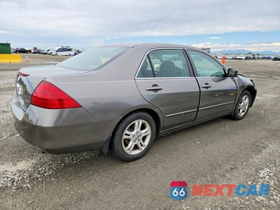Trzecie zdjęcie samochodu z tyłu: 2006 HONDA ACCORD EX VIN:1HGCM56756A049279 - miniatura