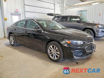 Czwarte zdjęcie samochodu z boku: 2017 CHEVROLET MALIBU LT VIN:1G1ZE5ST2HF116220 - miniatura