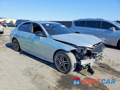 Czwarte zdjęcie samochodu z boku: 2023 MERCEDES-BENZ C 300 VIN:W1KAF4GB9PR136124 - miniatura