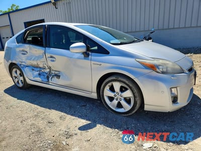 Czwarte zdjęcie samochodu z boku: 2010 TOYOTA PRIUS V VIN:JTDKN3DU0A1034072 - miniatura