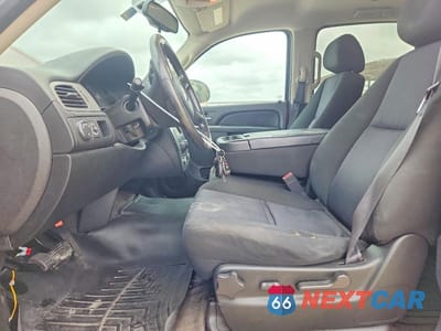 Zdjęcie 7 z 13 samochodu: 2010 CHEVROLET SUBURBAN C1500 LS VIN:1GNUCHE07AR220773 - miniatura