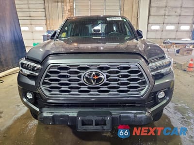 Piąte zdjęcie samochodu w środku: 2023 TOYOTA TACOMA TRD OFF-ROAD VIN:3TMCZ5AN9PM593293 - miniatura